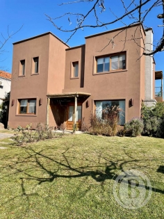 Venta de Casa en Los Sauces en Los Sauces, Tigre — Foto 1
