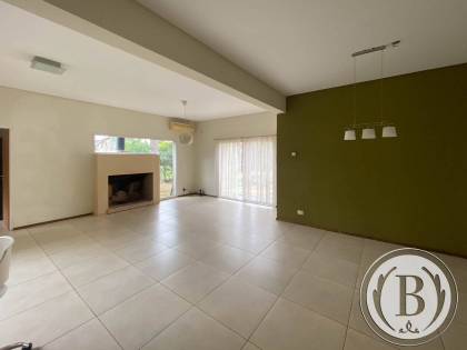 Venta de Casa en Santa Catalina en Santa Catalina, Tigre — Foto 2