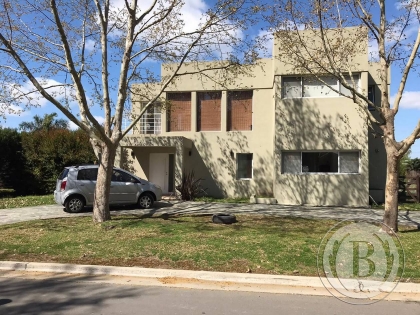 Venta C/renta de Casa en San Andres - San Andres